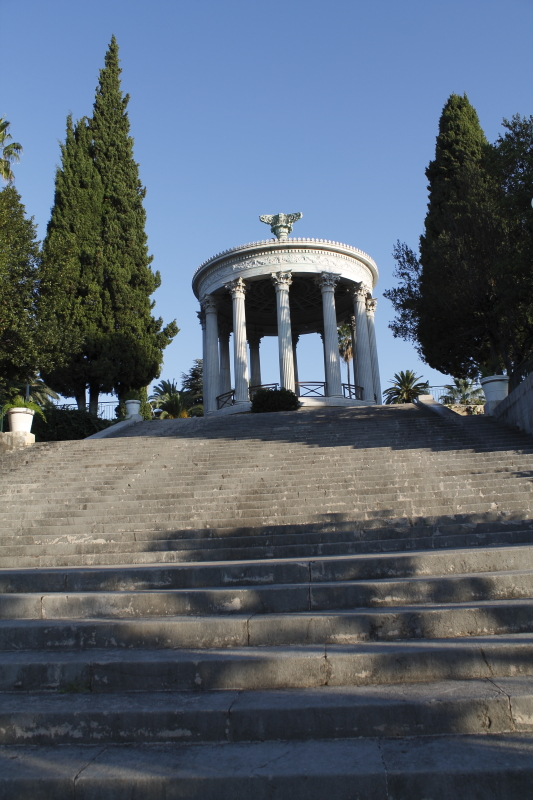 le parc chabrun avec le temple de diane à Nice