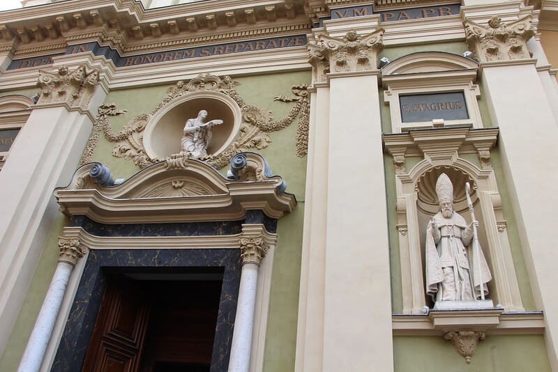 Detail de la facade de saint reparate NICE