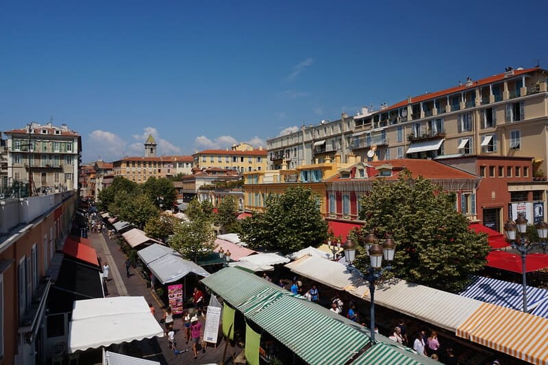 Le cours saleya et son marche aux fleurs