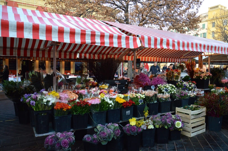 Le marché aux fleurs de Nice dans le vieux nice
