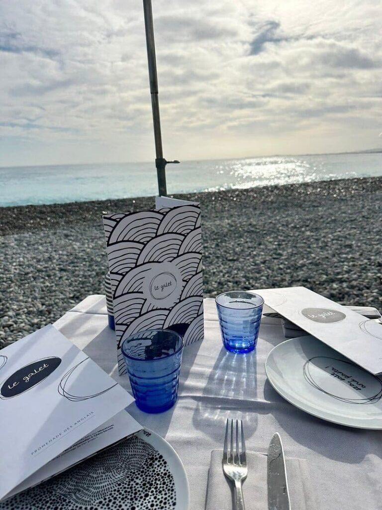 le restaurant Le Galet pour s'aimer sur la plage à Nice