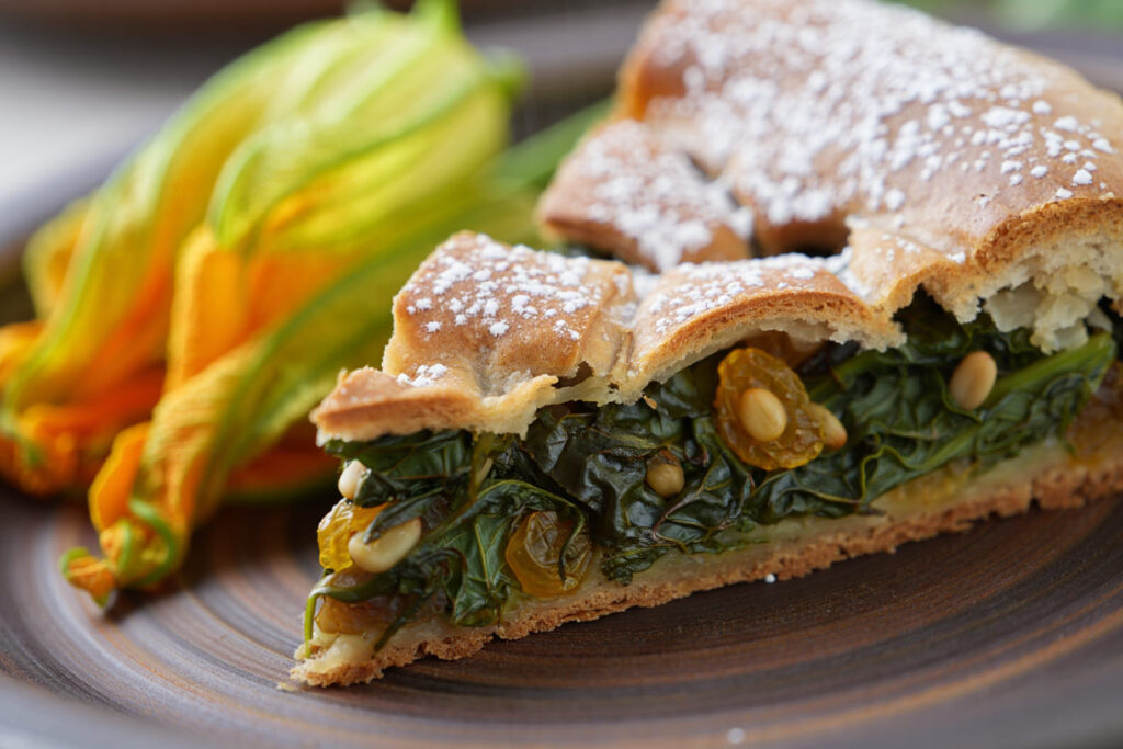 détail d'une part de tourte de blette sucrée